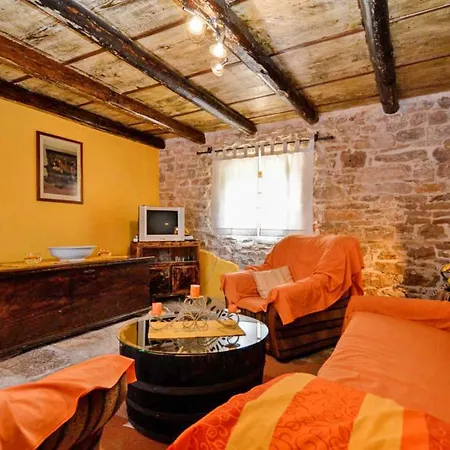 بيت للعطل Haus Bozac 100s *